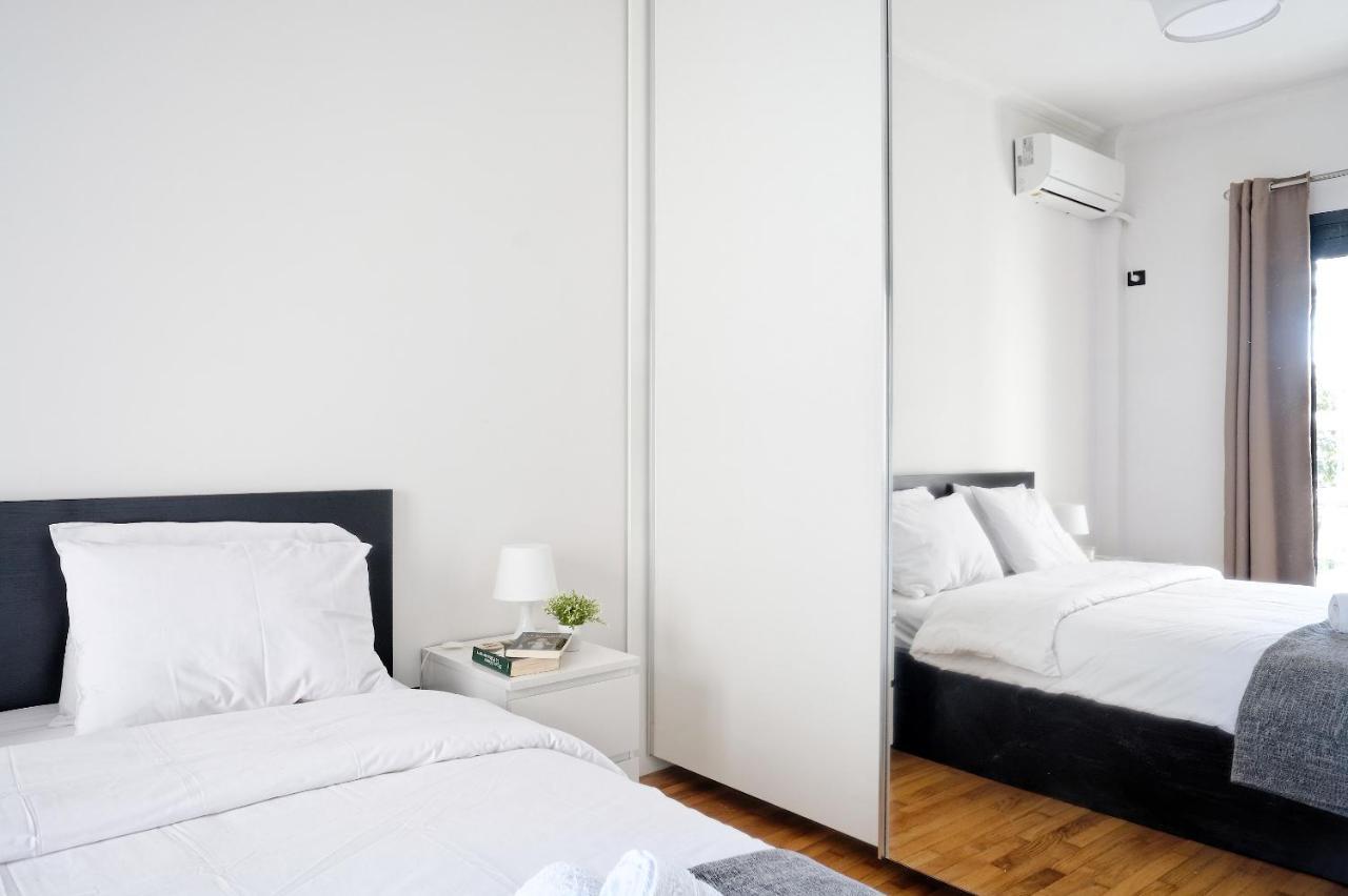 Glyfada Breeze Apartments Athena Bagian luar foto