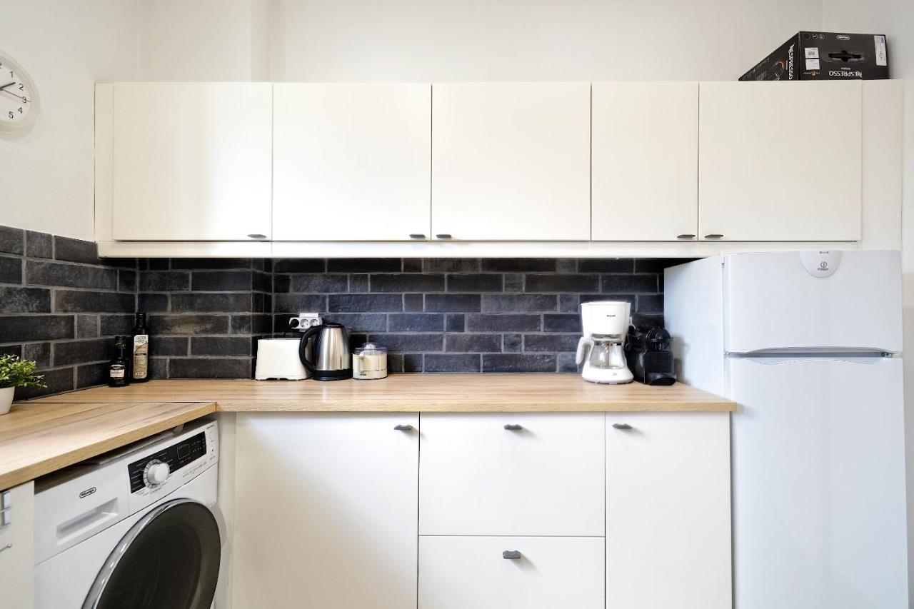 Glyfada Breeze Apartments Athena Bagian luar foto