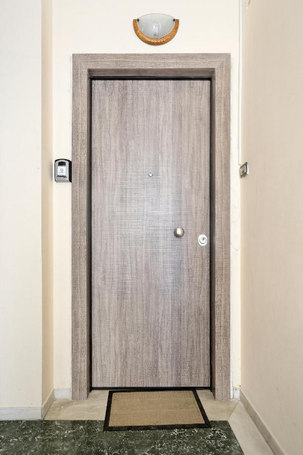 Glyfada Breeze Apartments Athena Bagian luar foto